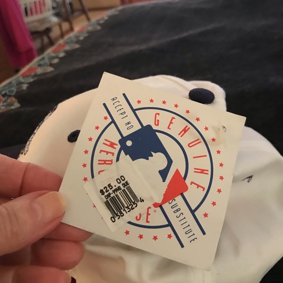 SOLD SOLD ———YANKEES BRAVES WORLD SERIES HAT UNUSED - Picture 4 of 5